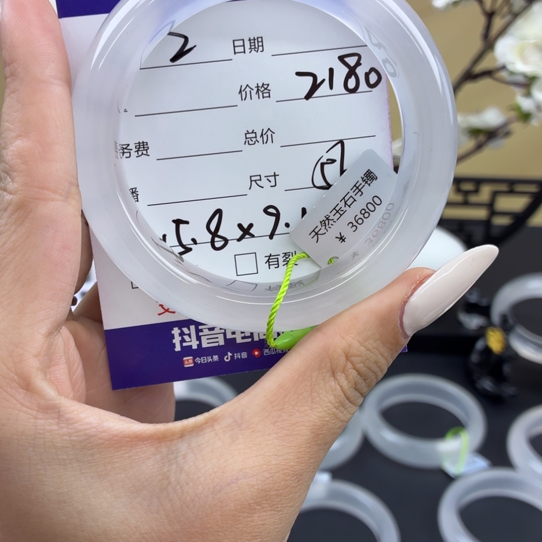 柚***️石英质玉未镶嵌手镯