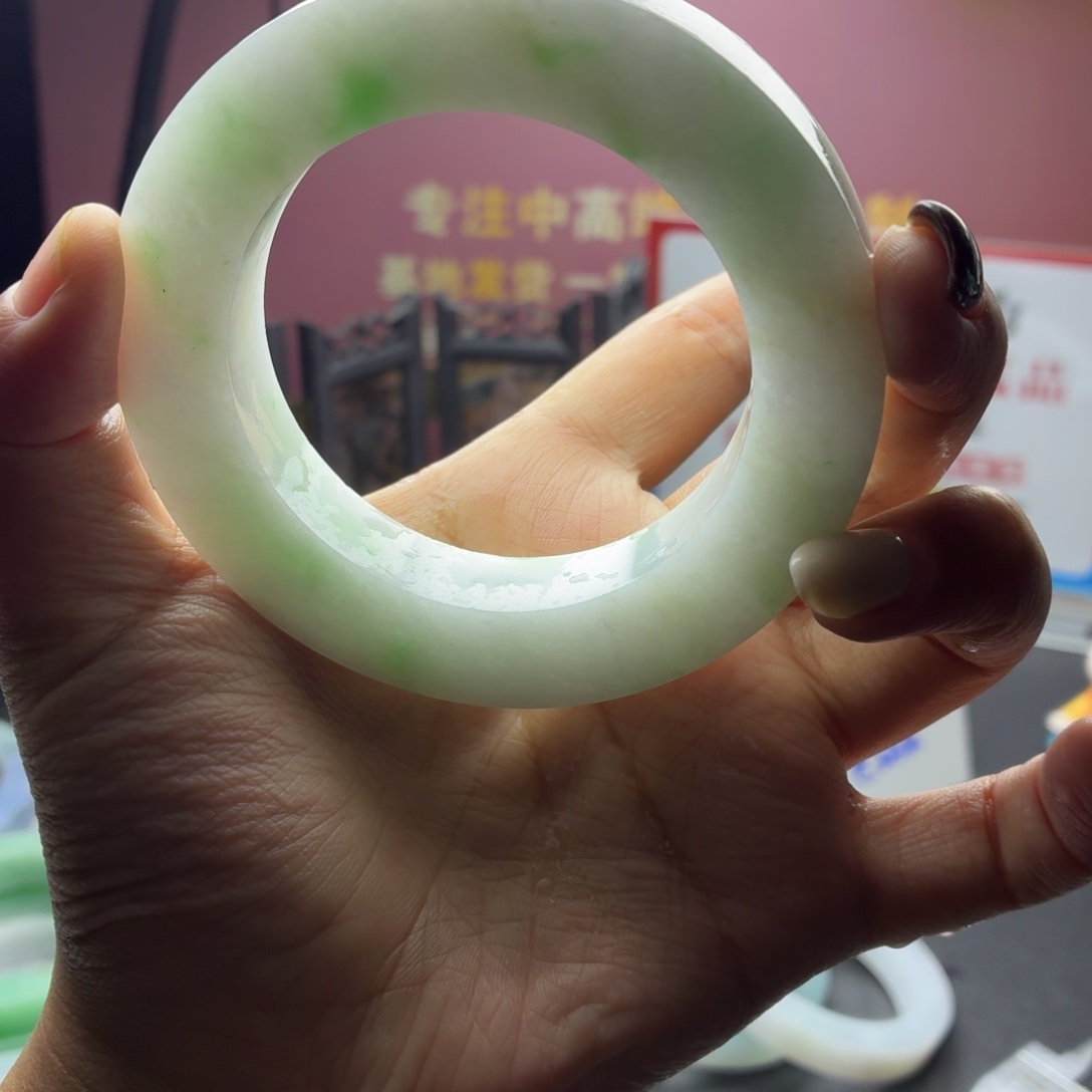 美***人定制翡翠未镶嵌缅A翡翠多样性发一