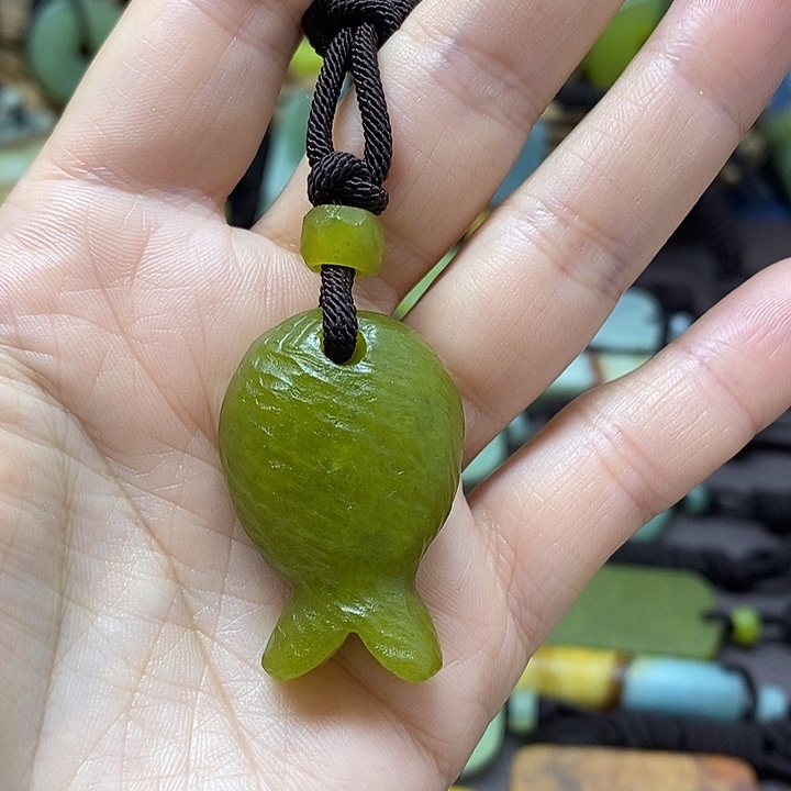 未镶嵌蛇纹石玉颈饰