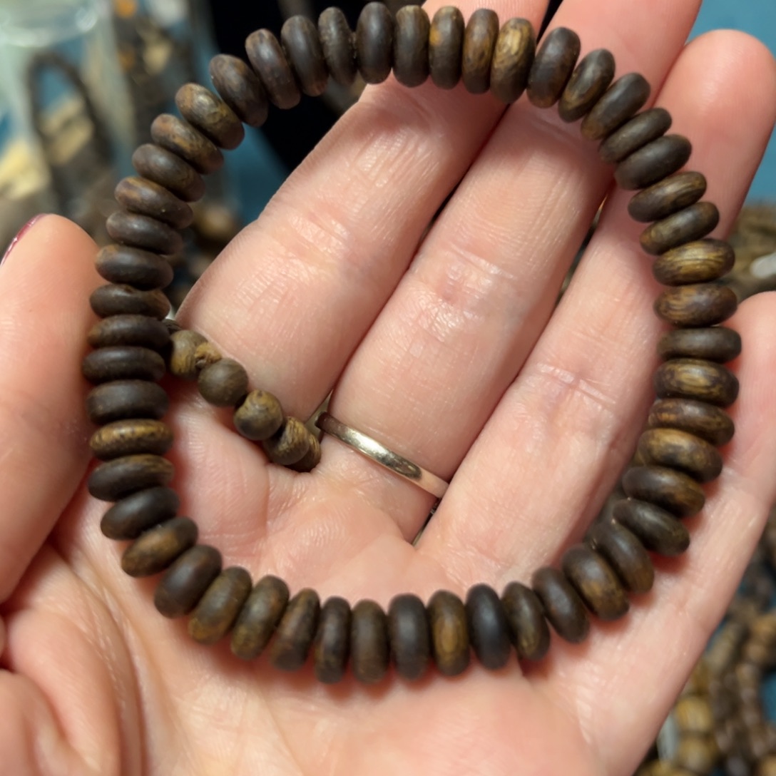 沉香手串红骨凹身卡8-6克多样性发货一条