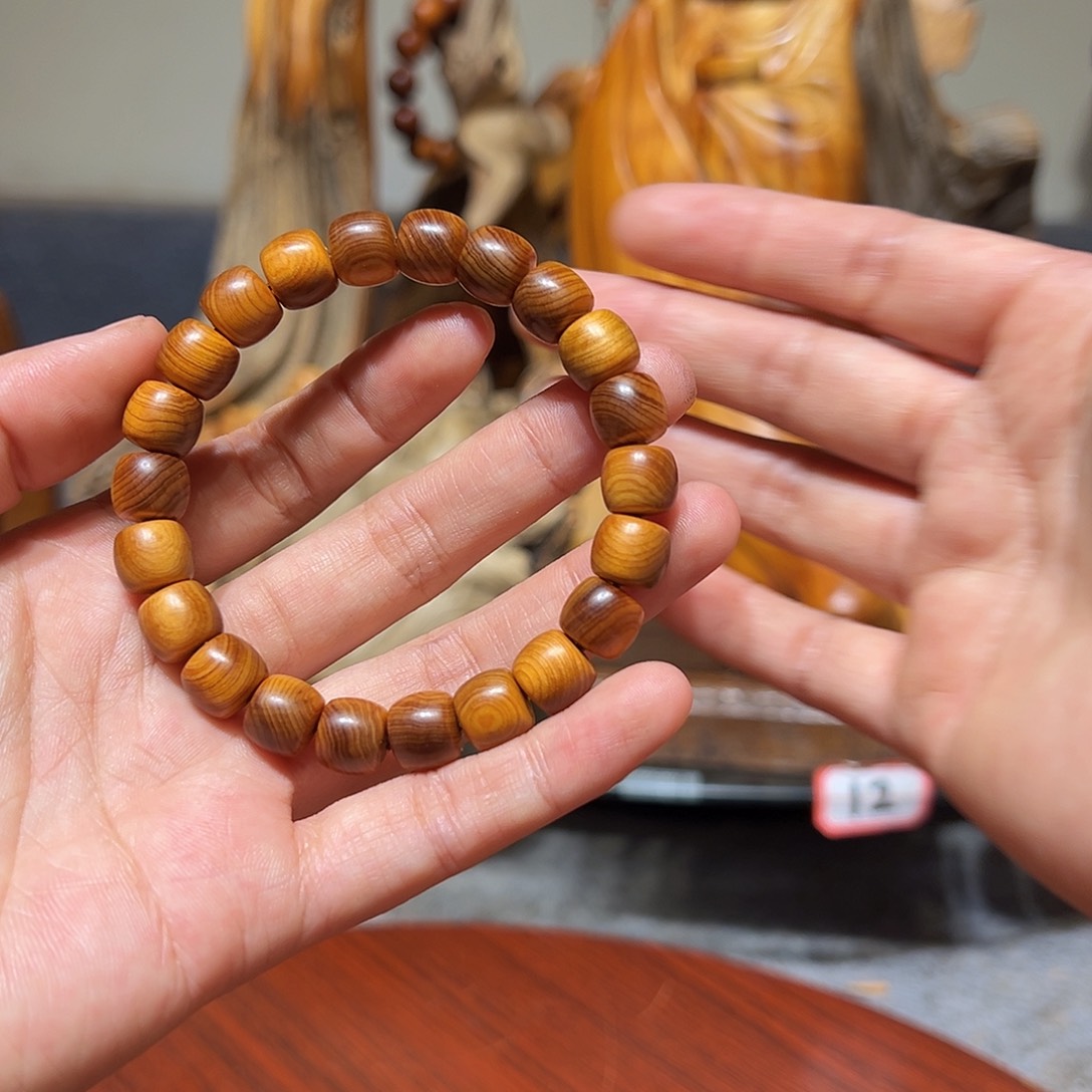 柏木（崖柏）用****9崖柏木手把件摆件