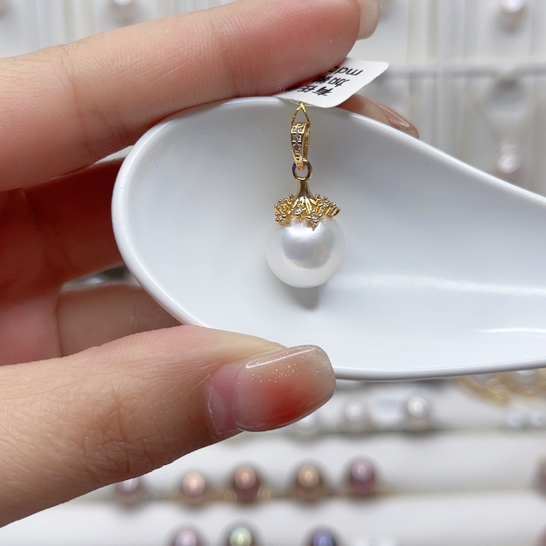 淡水珍珠吊坠(赠链)未镶嵌