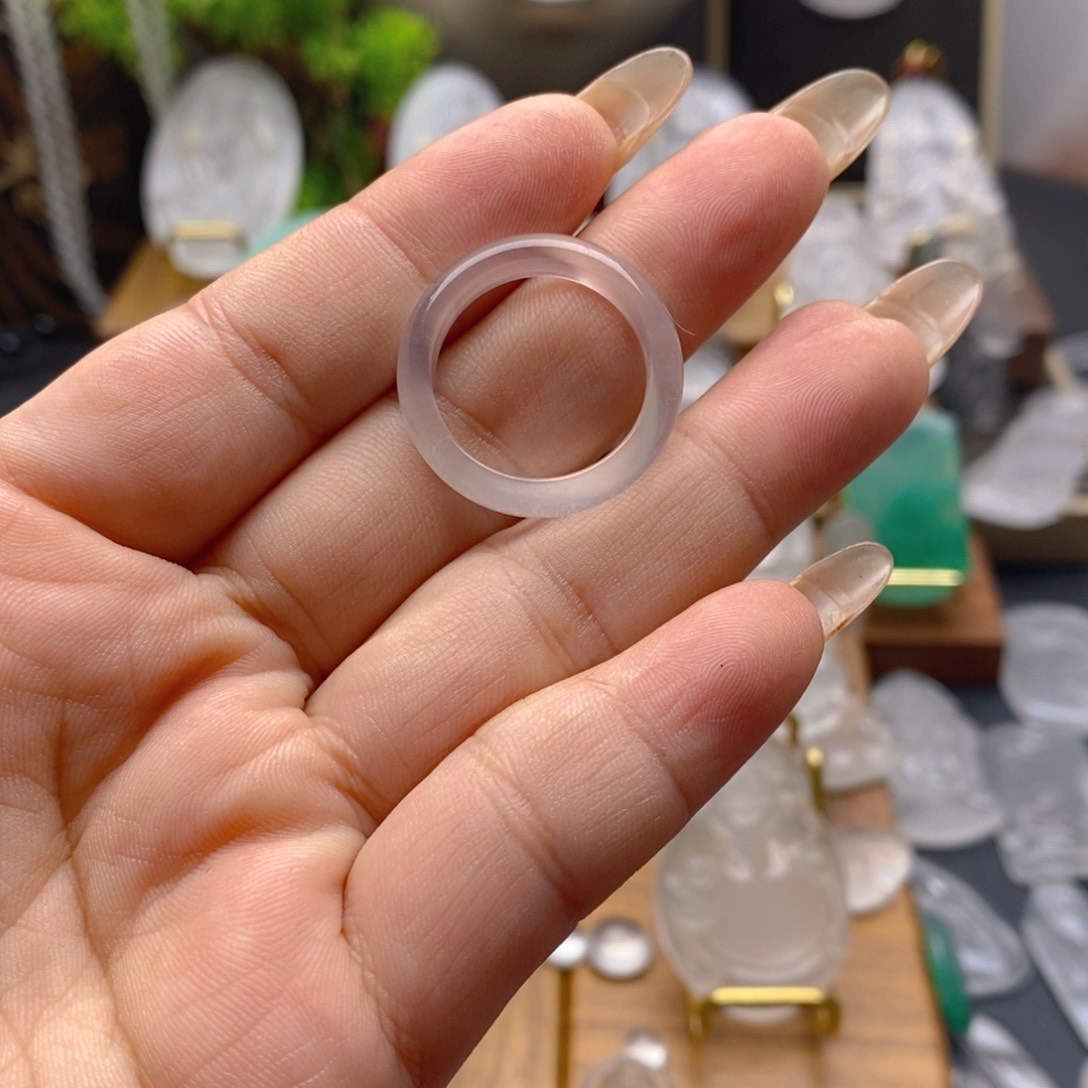 石英质玉颈饰未镶嵌童****