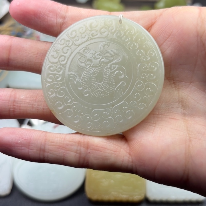 小***学和田玉未镶嵌挂件