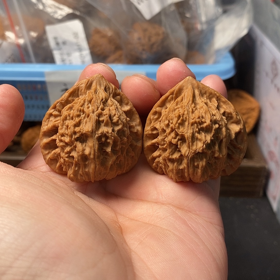 1文玩核桃红钻39-338