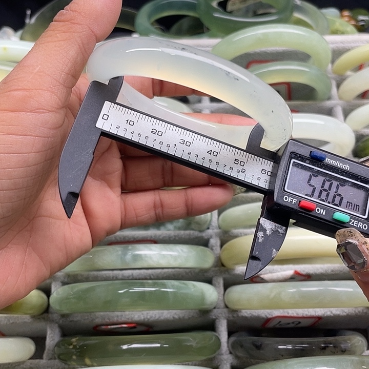 蛇纹石玉未镶嵌手镯103
