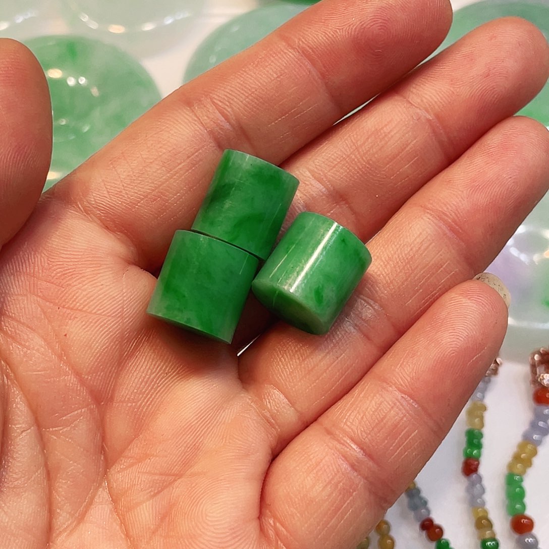 未镶嵌定制翡翠翡翠吊坠