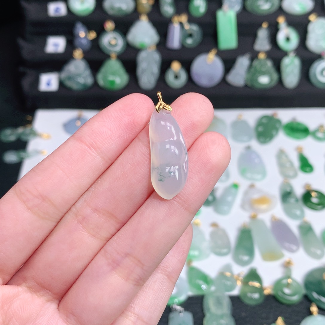 翡翠颈饰未镶嵌钱*一翡翠