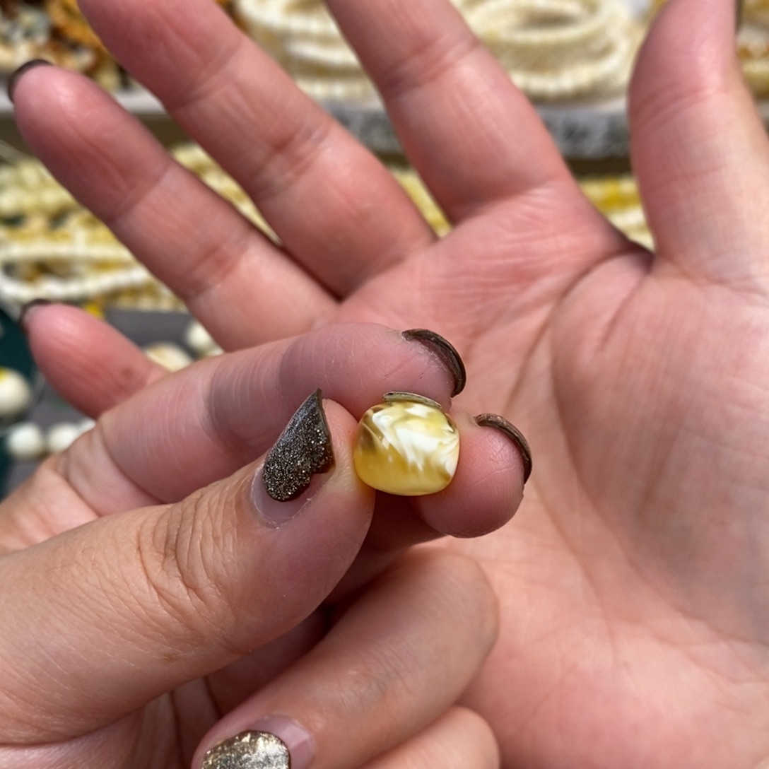 未镶嵌琥珀裸石金漆白老型10.5