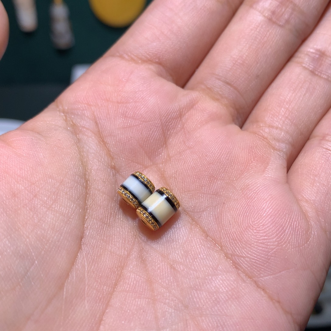 乎***-玛瑙/玉髓18K金镶嵌文玩