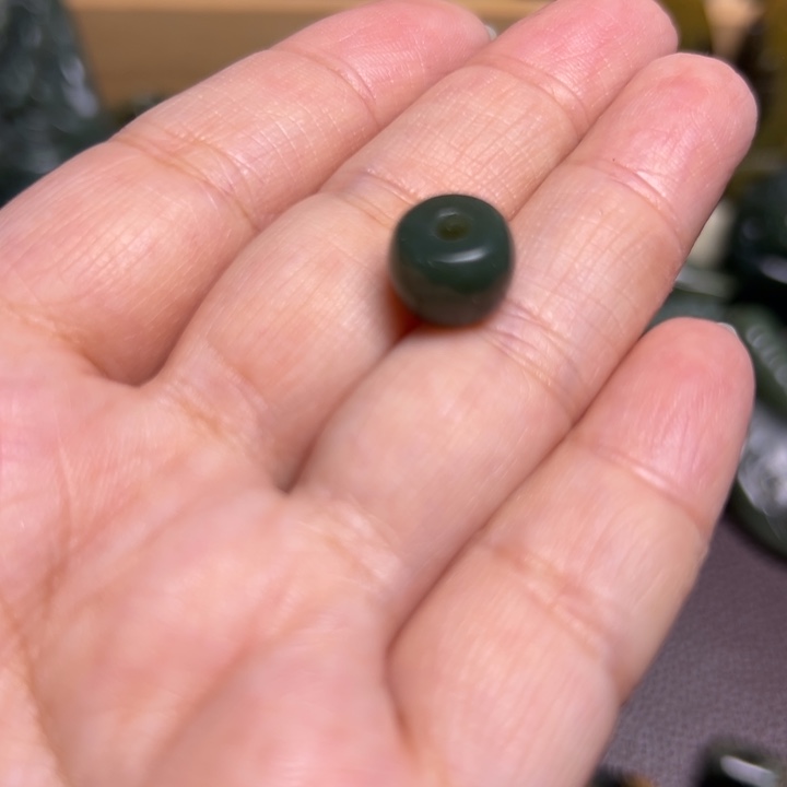 十***夜岫岩河磨玉（透闪石质玉）未镶嵌颈饰