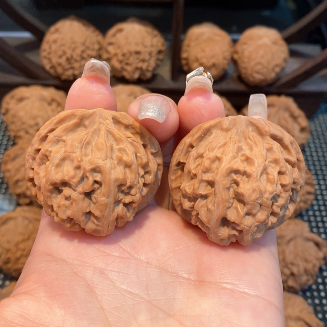 文玩核桃把件今***虎核桃