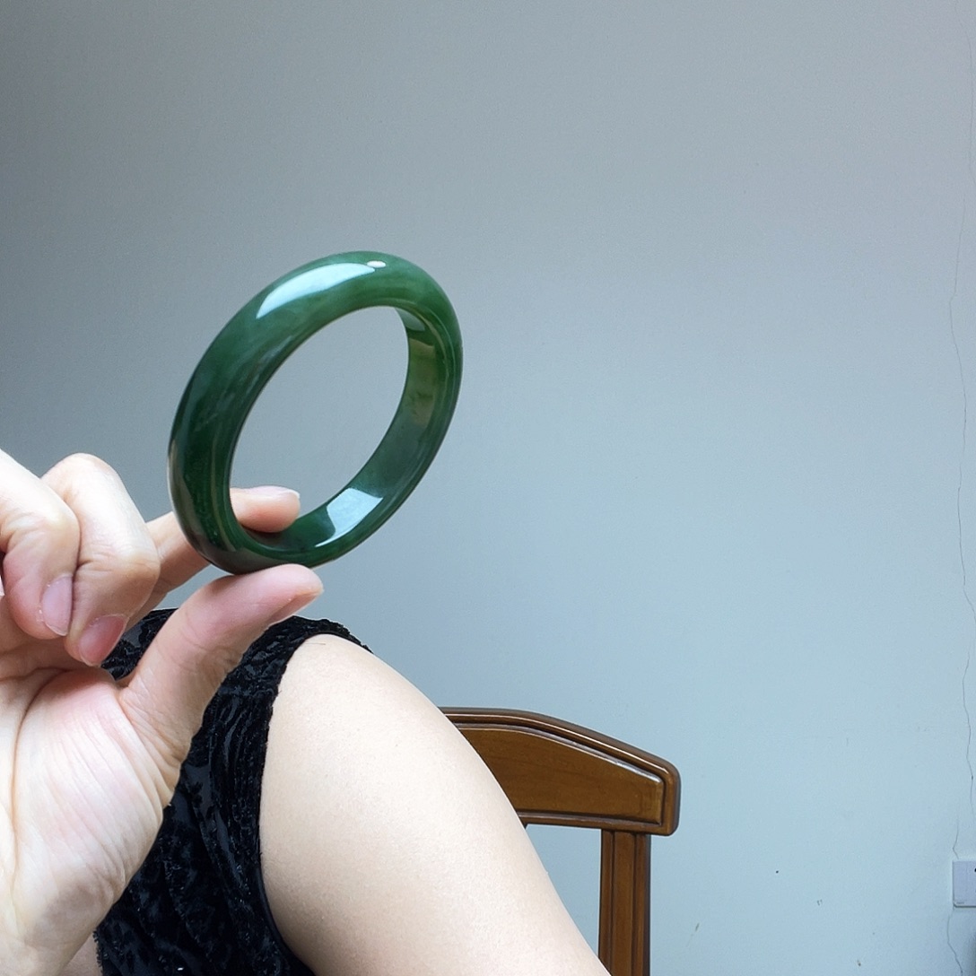 和田玉手镯未镶嵌淡*