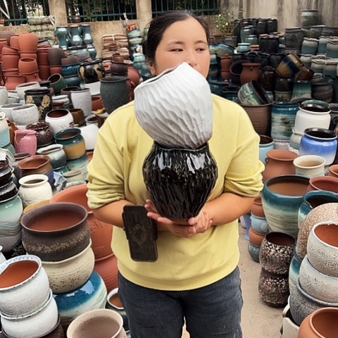 14口20高瑕疵两个盆。