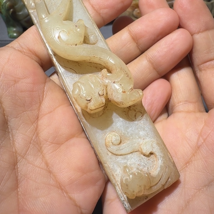 厚***缘和田玉未镶嵌颈饰