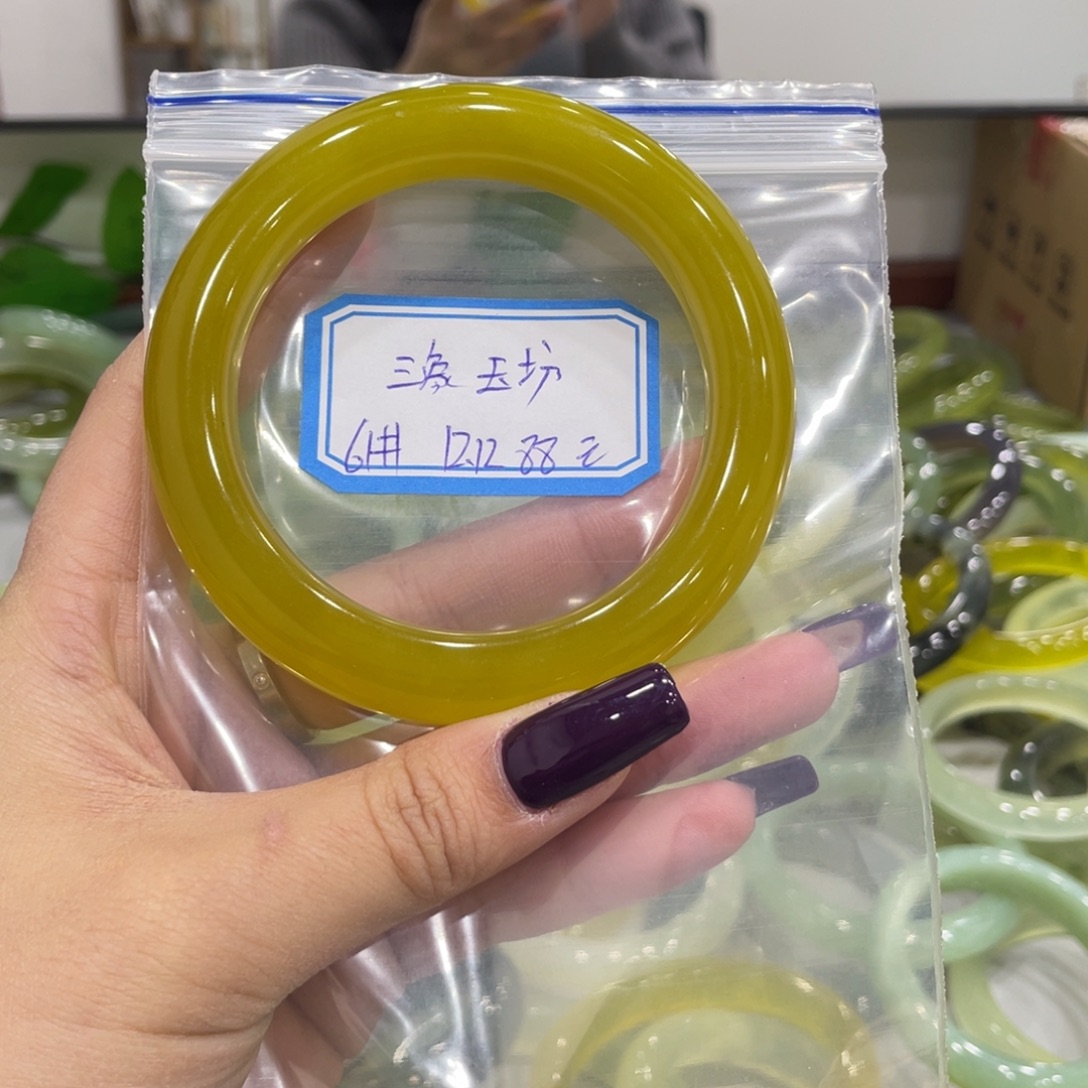 三***坊蛇纹石玉未镶嵌手镯