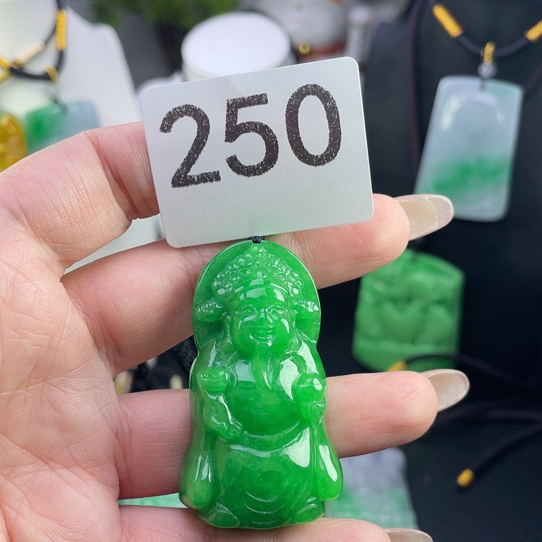 翡翠未镶嵌吊坠(赠链)