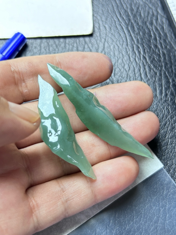 缅甸天然翡翠晴底