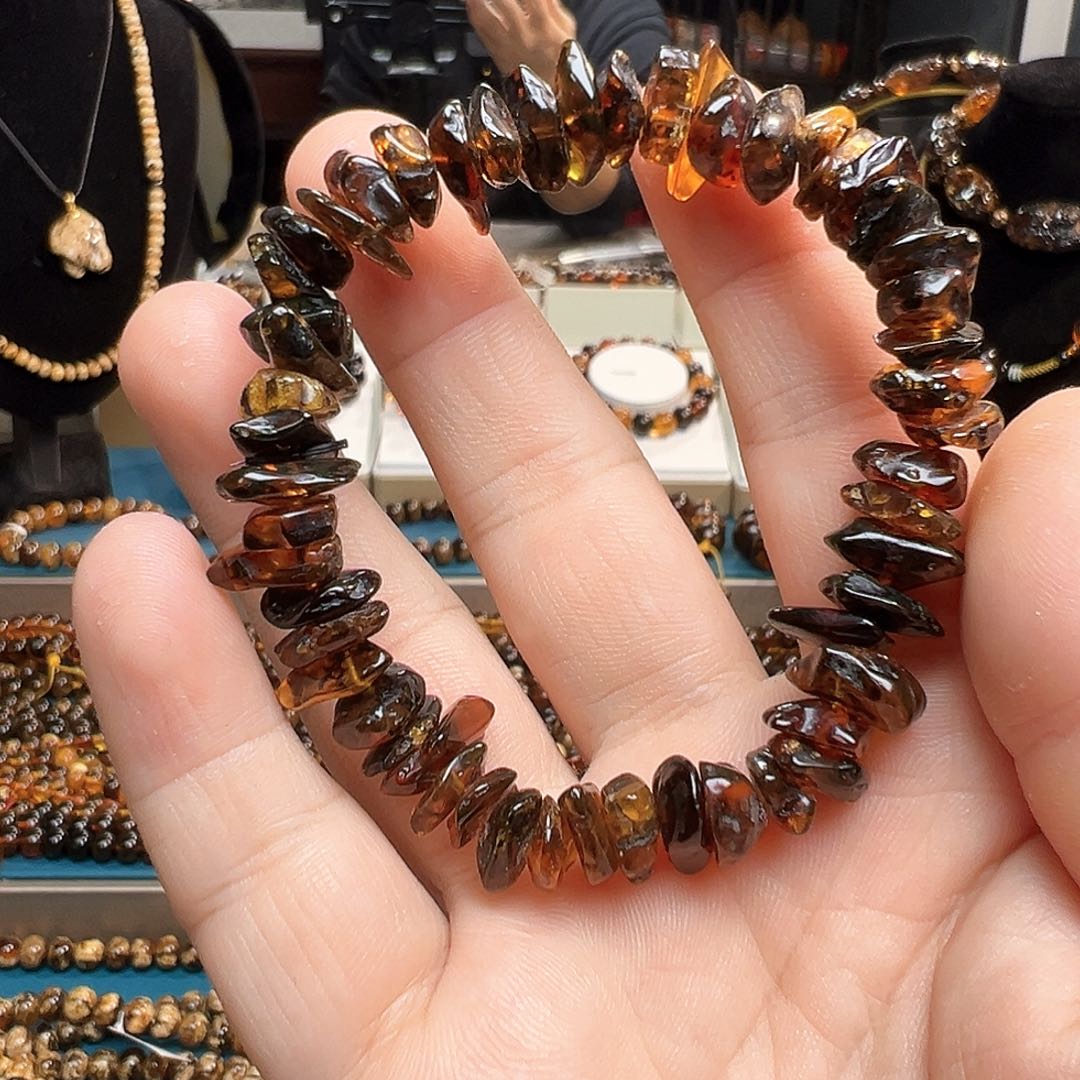 琥珀颈饰未镶嵌抚顺