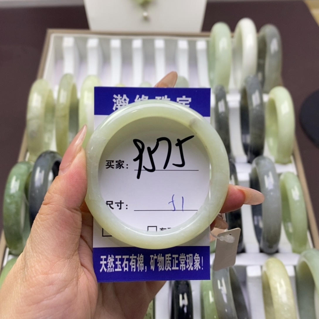 蛇纹石玉手镯未镶嵌