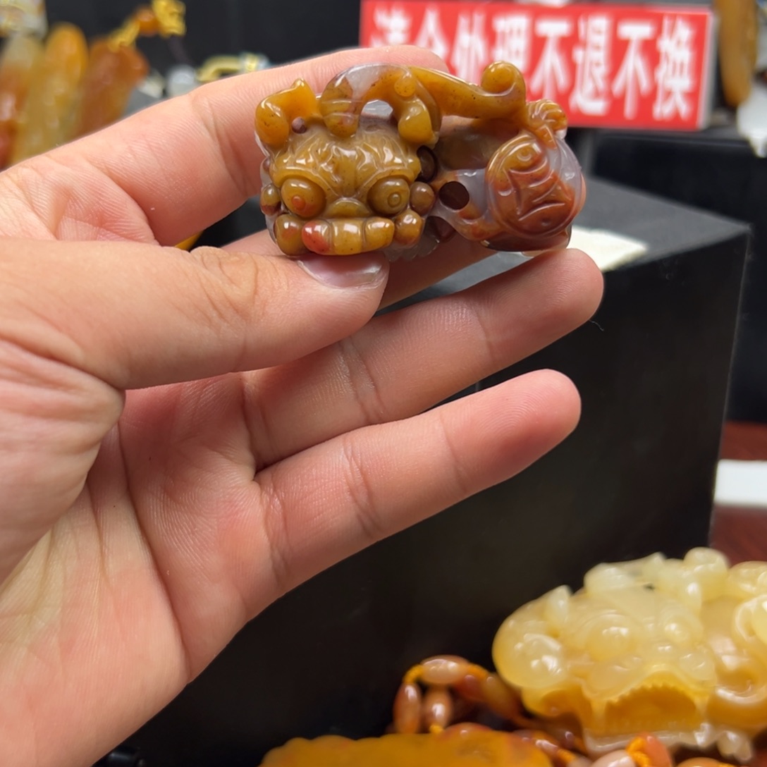 未镶嵌石英质玉（黄龙玉）多样性发货，发其一
