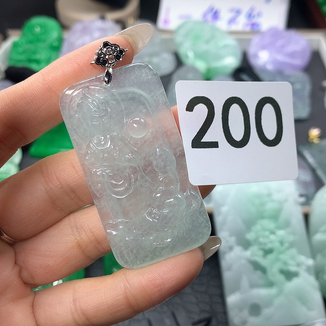 翡翠颈饰未镶嵌翡翠