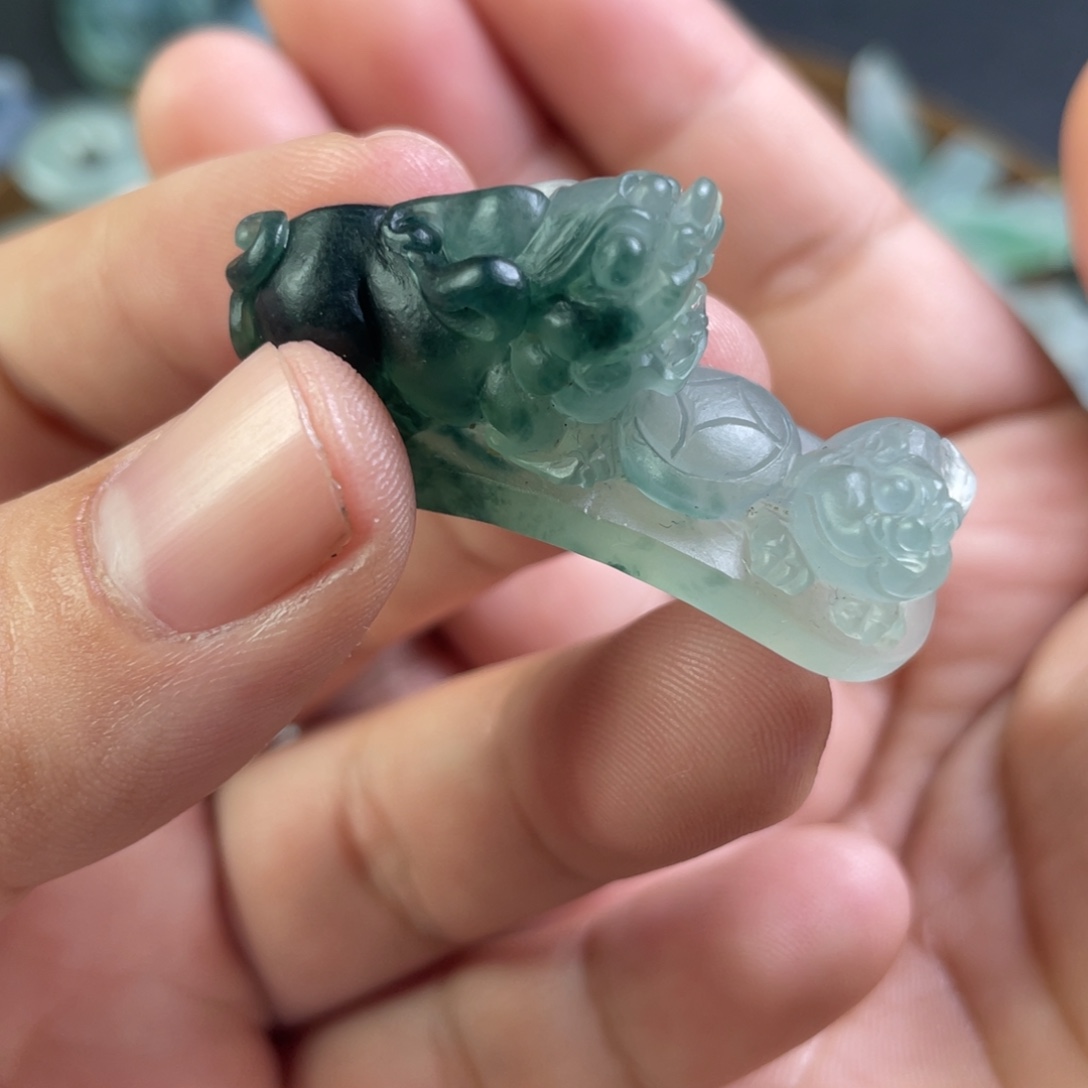 定制翡翠未镶嵌手牌