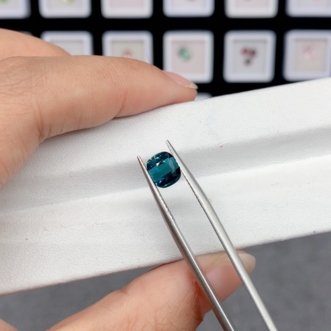 碧玺裸石未镶嵌1.66克拉