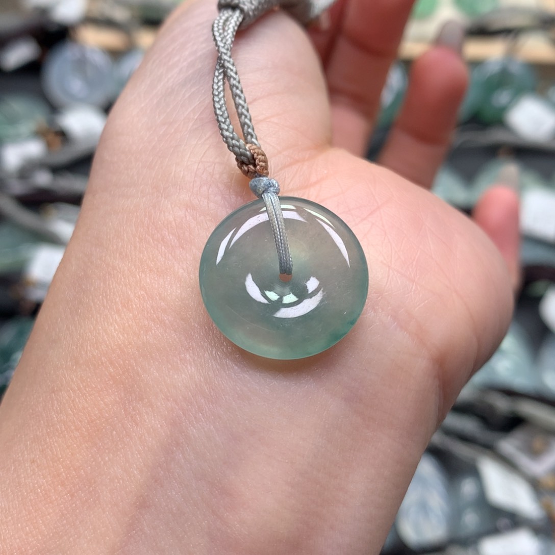 翡翠颈饰未镶嵌扣子