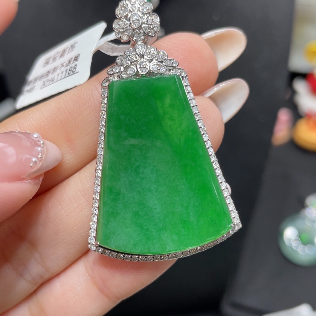 翡翠颈饰18K金镶嵌天然缅甸翡翠a货