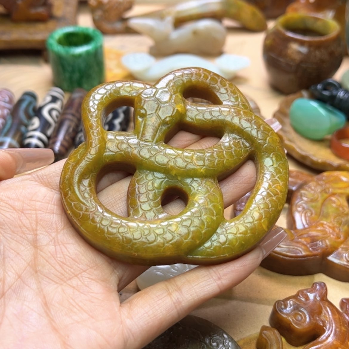 【闪购商品】蛇纹石玉颈饰未镶嵌