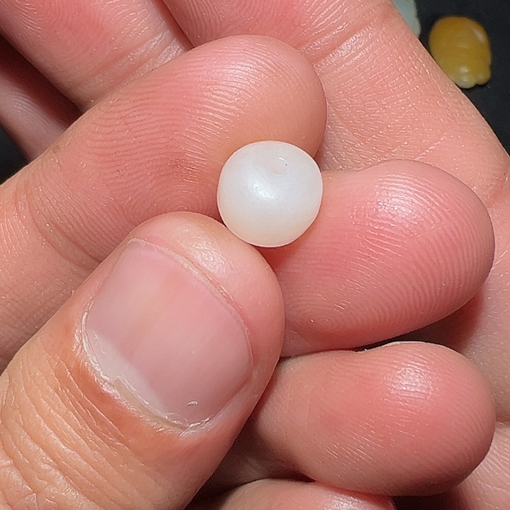 律***达和田玉未镶嵌颈饰