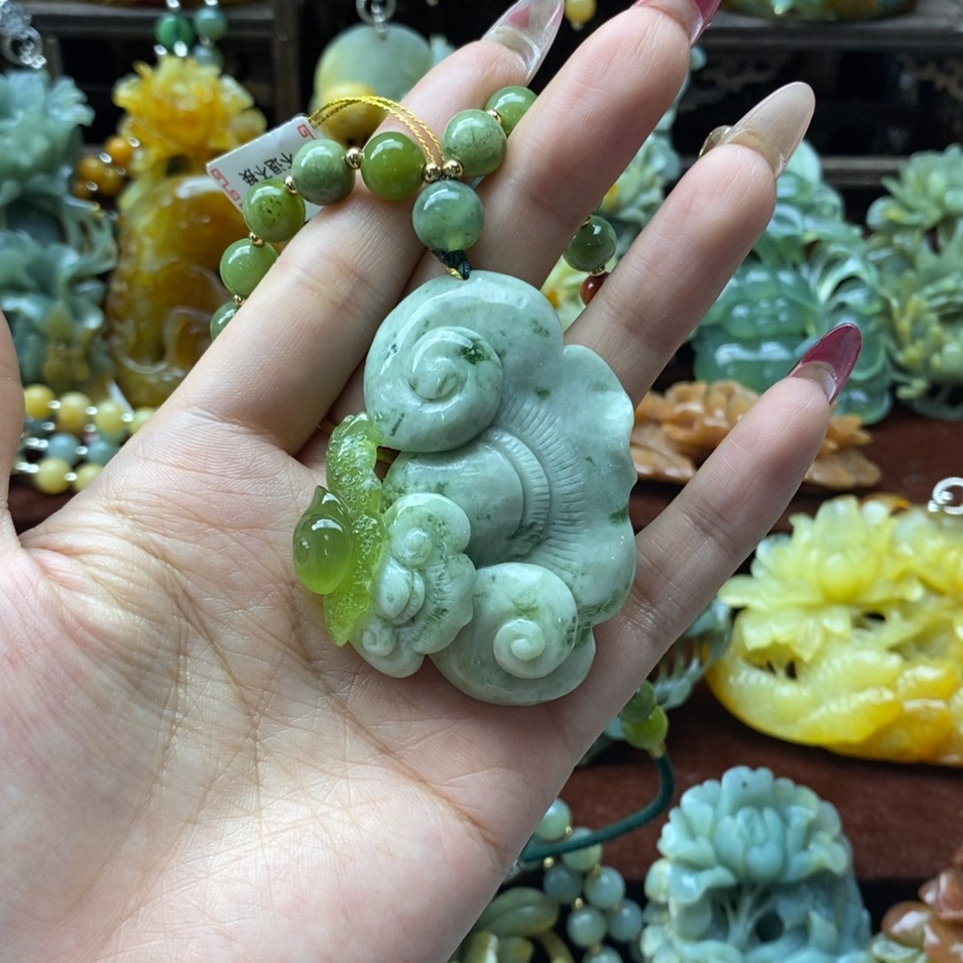 蛇纹石玉挂件未镶嵌