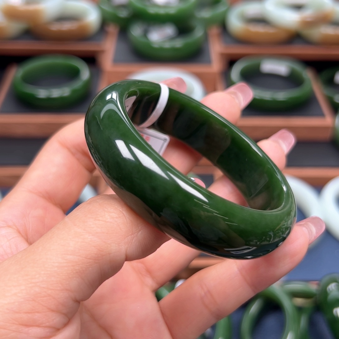 未镶嵌手镯和田玉（碧玉）