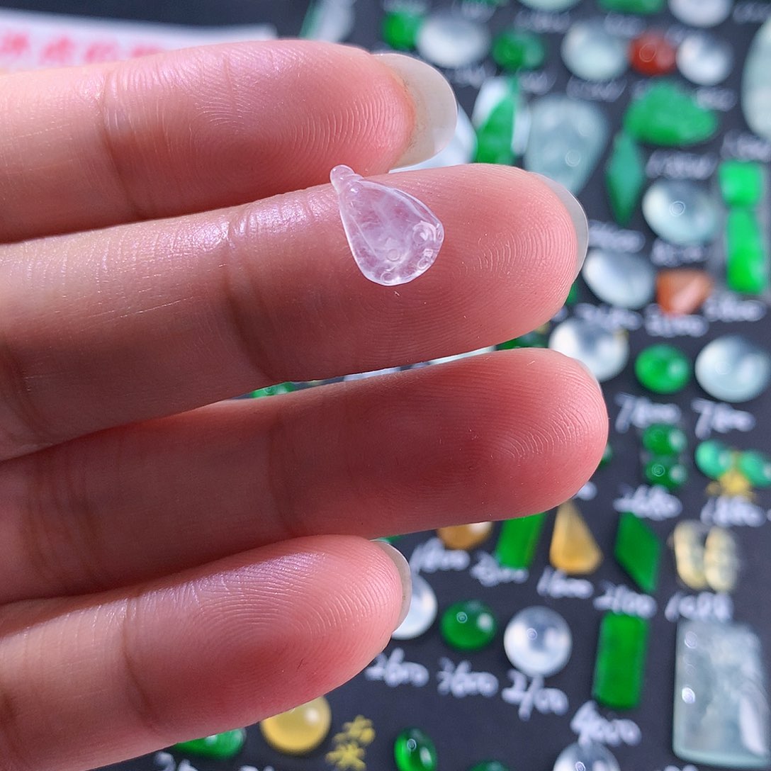 翡翠颈饰未镶嵌天然翡翠高冰莲蓬