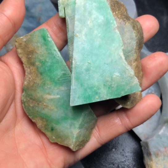 抽***天翡翠未镶嵌颈饰裸石