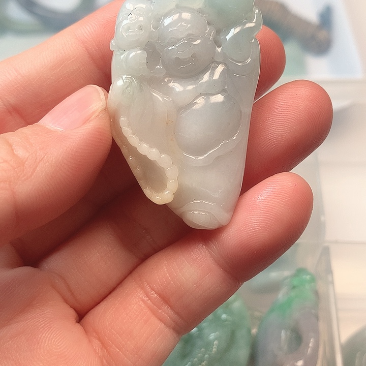 翡翠未镶嵌挂件是