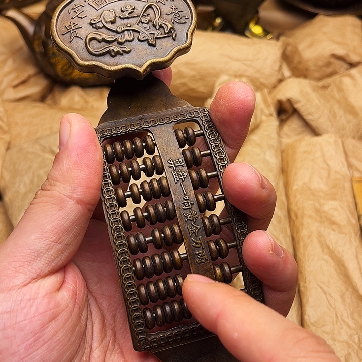 精美铜器做工精湛 