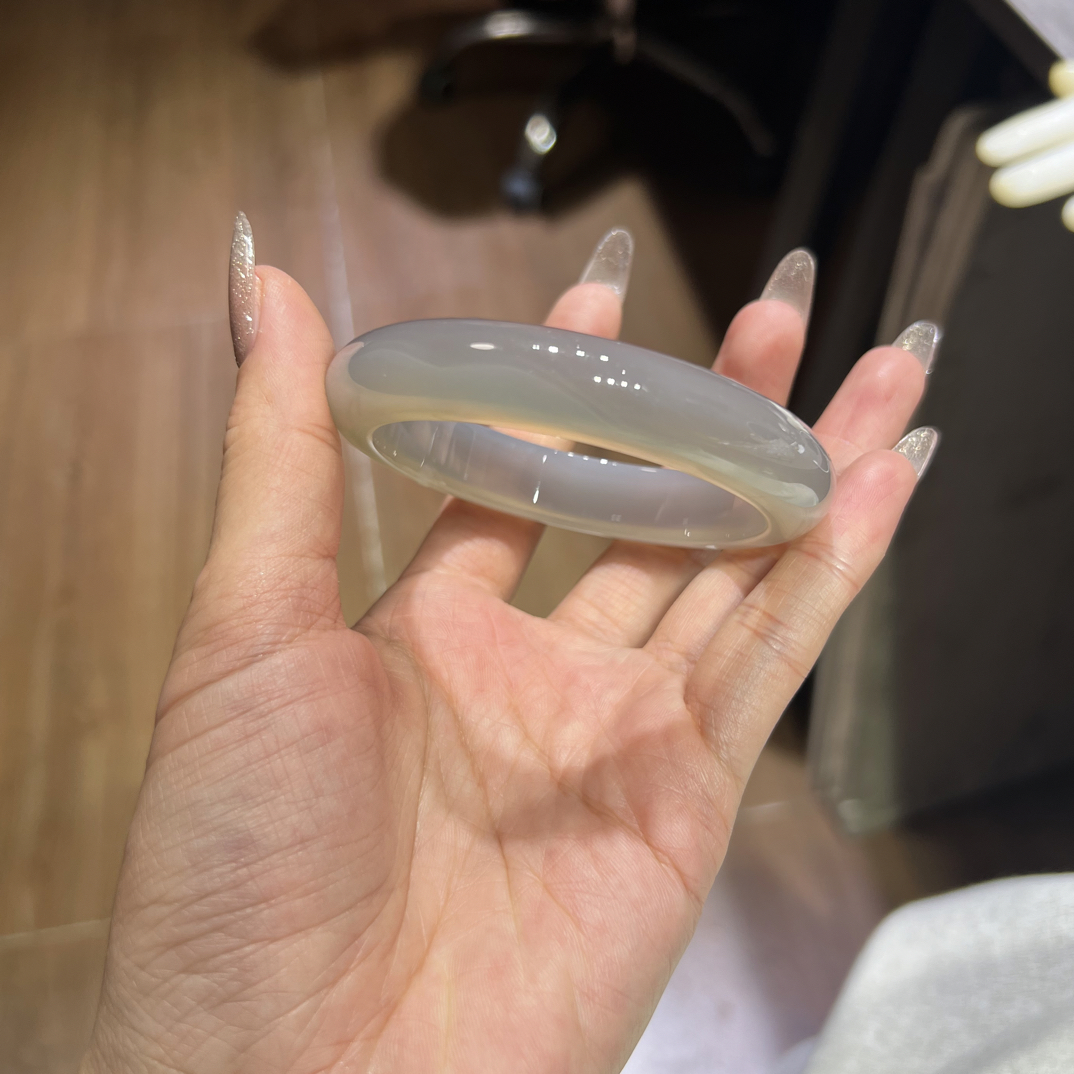天然马料灰紫色显白气质款玛瑙手镯59-60带有云雾无包容想好下单！