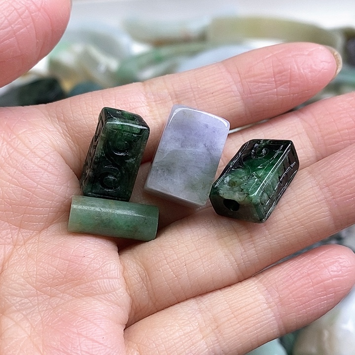 夜***尘翡翠未镶嵌颈饰天然翡翠