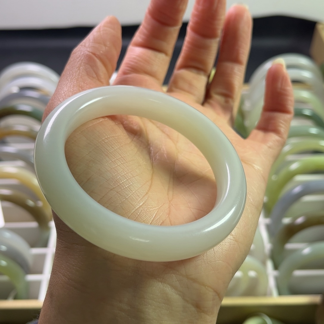 和田玉未镶嵌手镯56.3圈