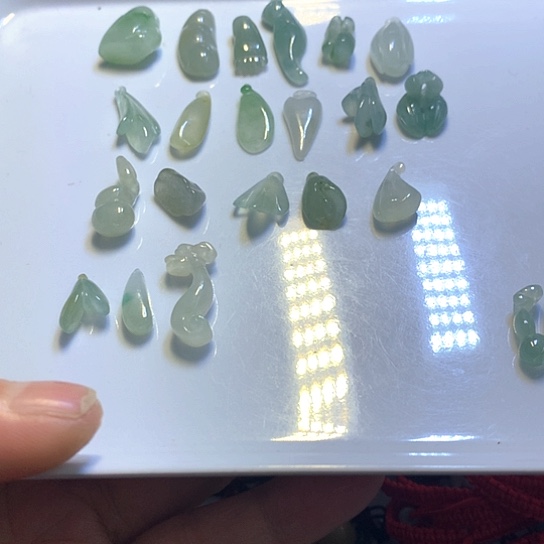 葱***蒜翡翠未镶嵌颈饰吊坠