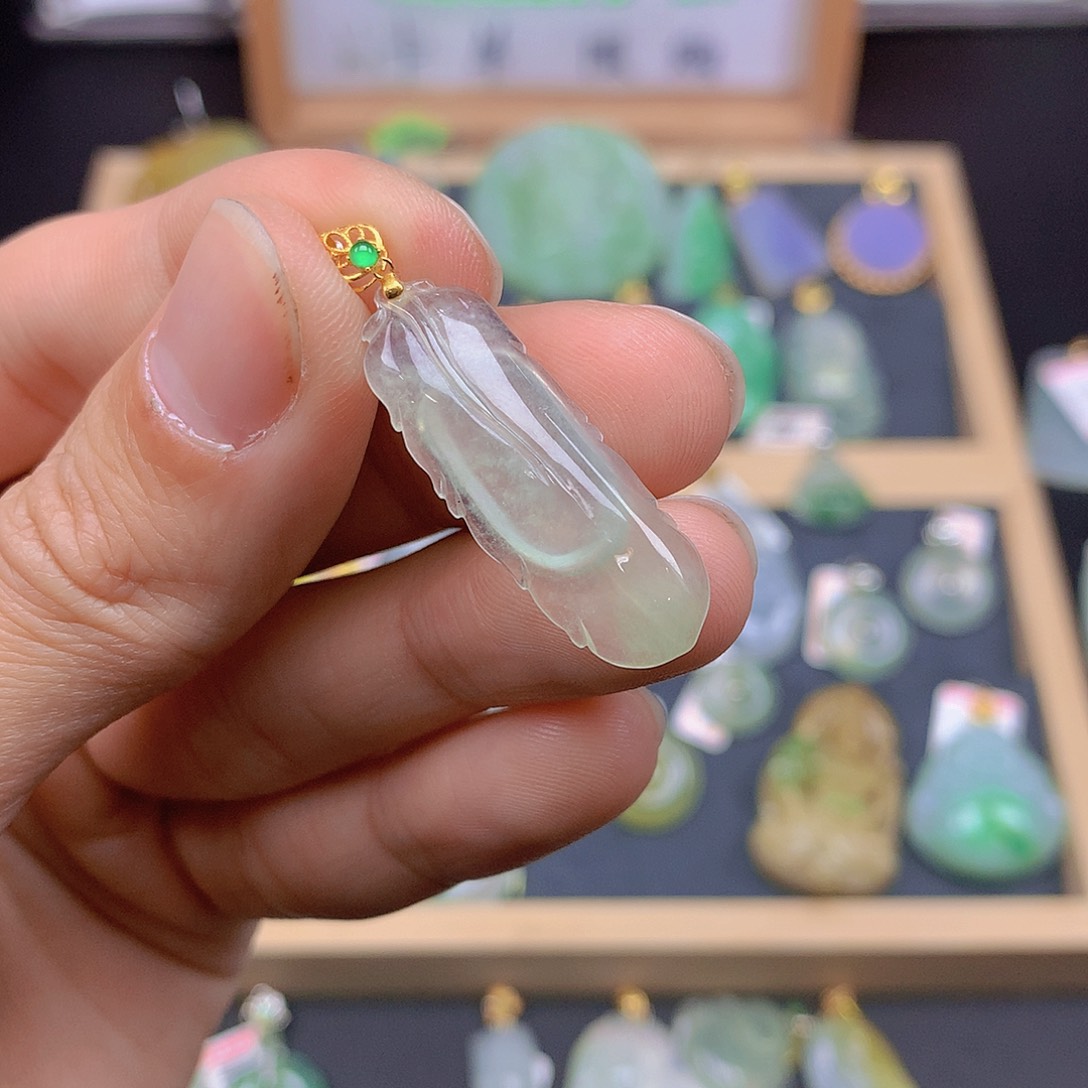 翡翠颈饰18K金镶嵌翡翠