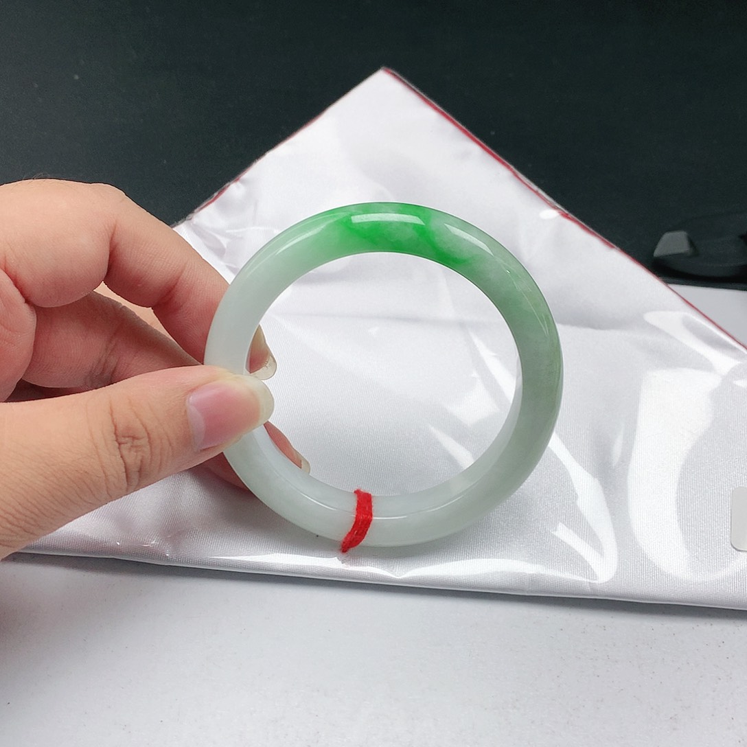翡翠手镯未镶嵌翡翠377