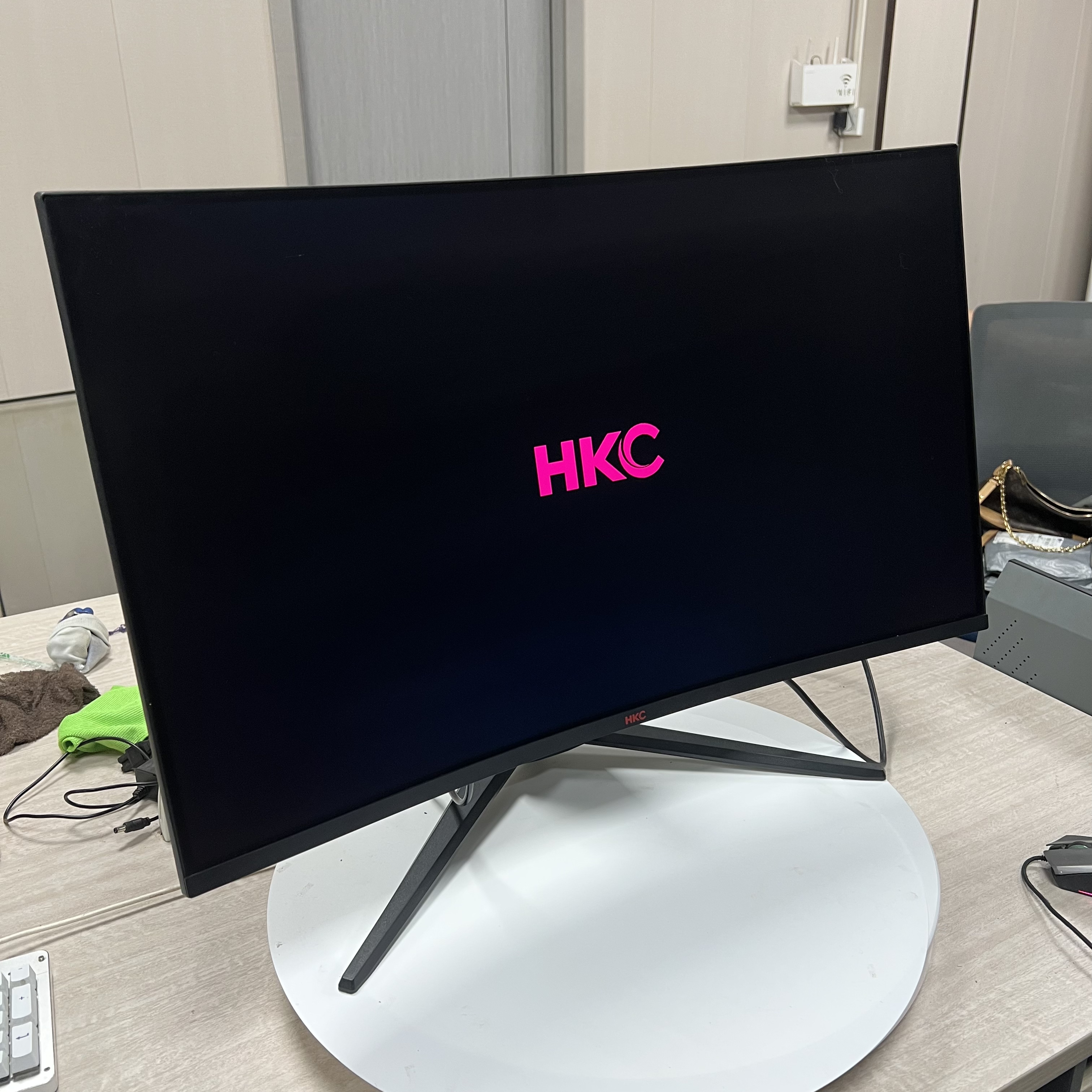 9新 HKC/惠科 32寸 1K 165HZ寸曲屏无边框支持DP VGA