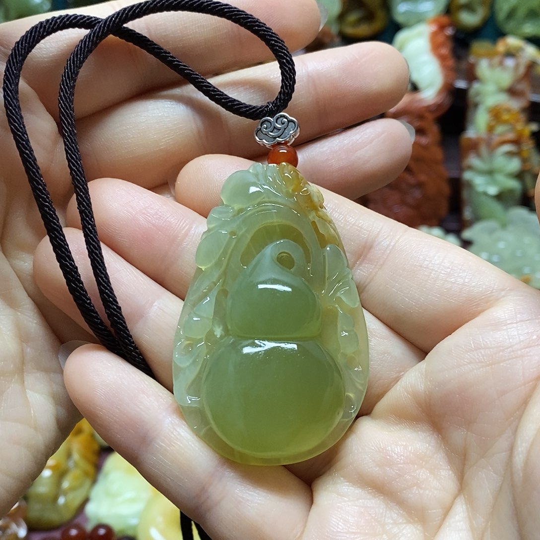 岫玉未镶嵌吊坠(赠链)