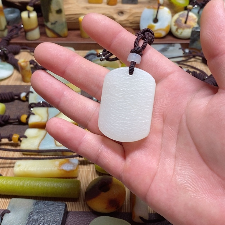 蛇纹石玉挂件未镶嵌不****音