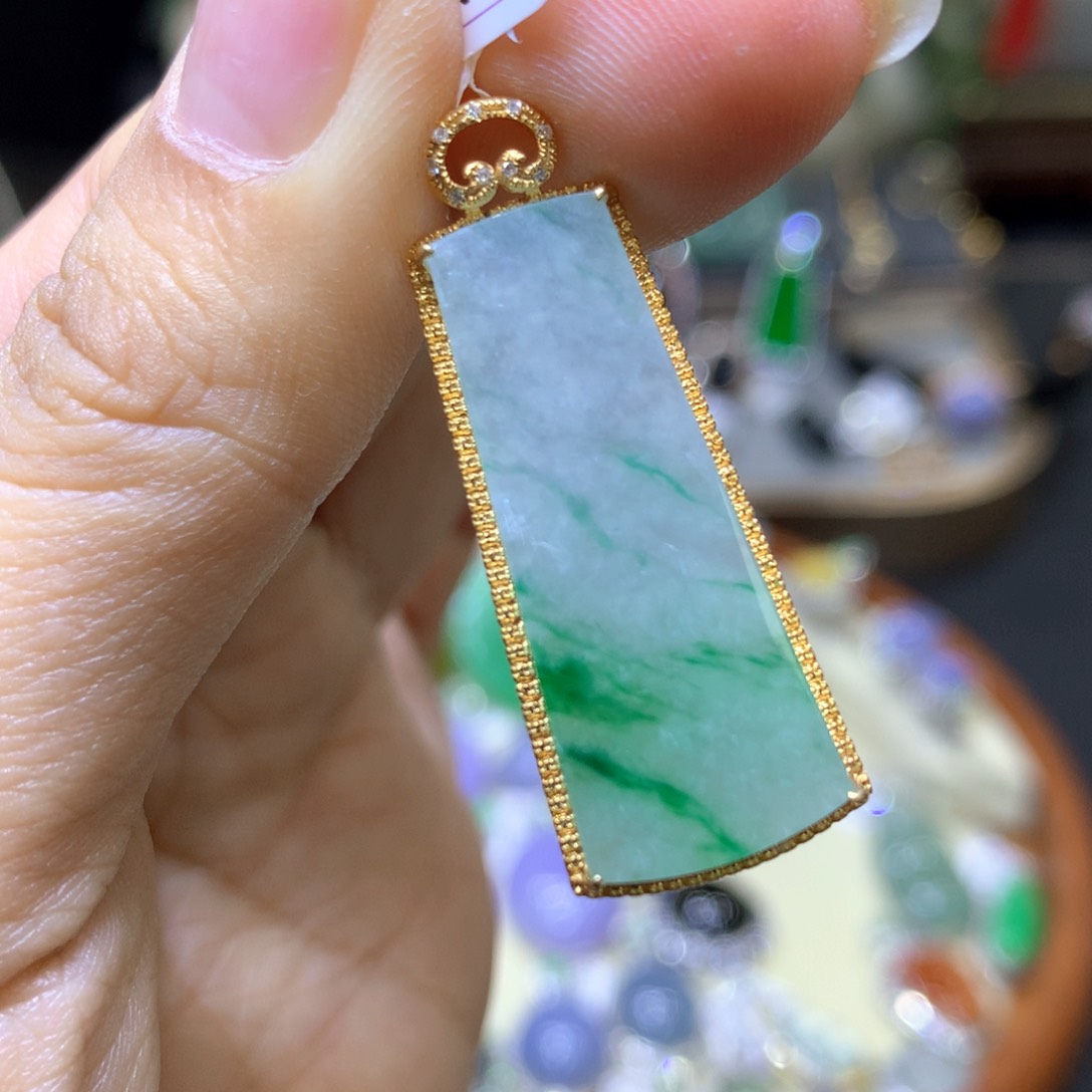 翡翠18K金镶嵌颈饰翡翠吊坠项链