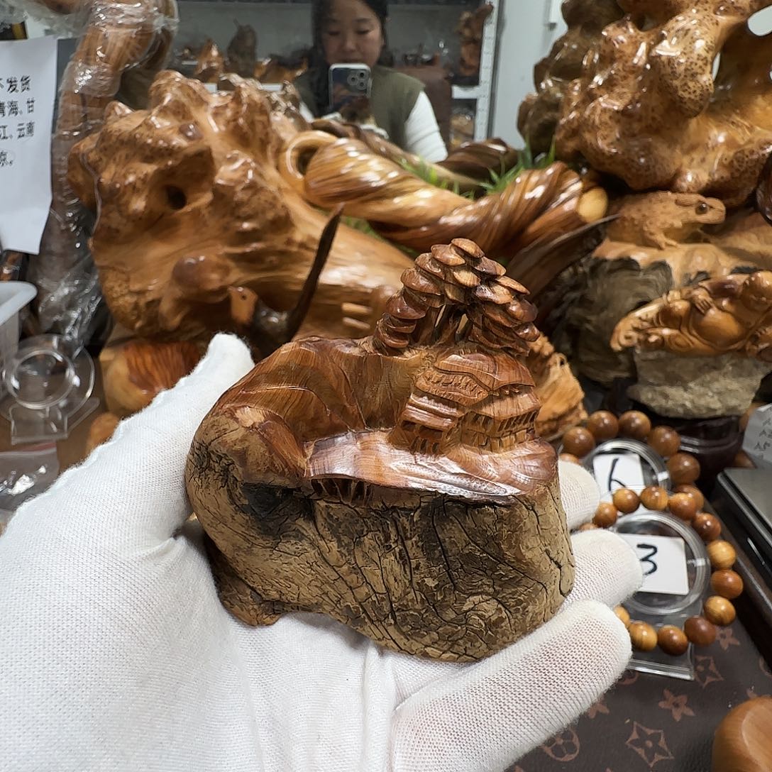 苏***0柏木（崖柏）太行崖柏陈化黑油山水摆件