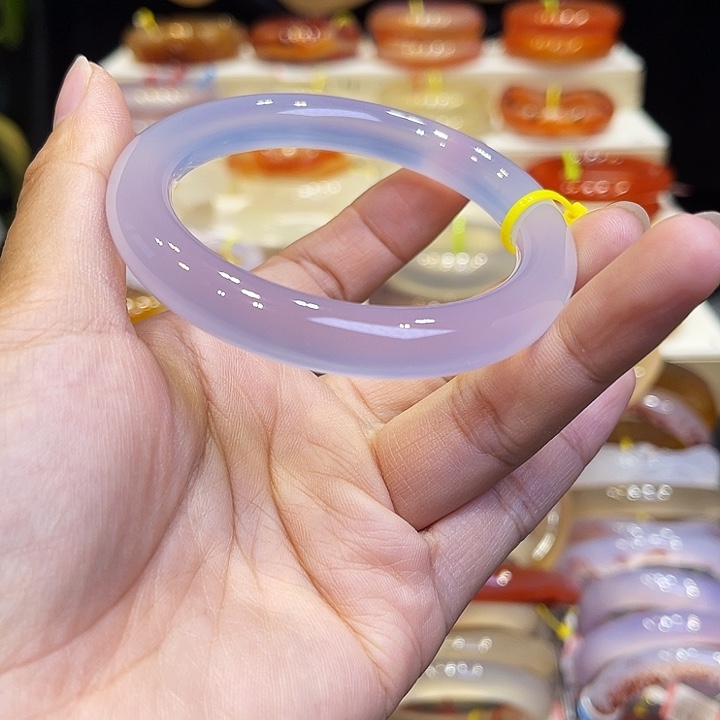 L***r玛瑙/玉髓手镯未镶嵌